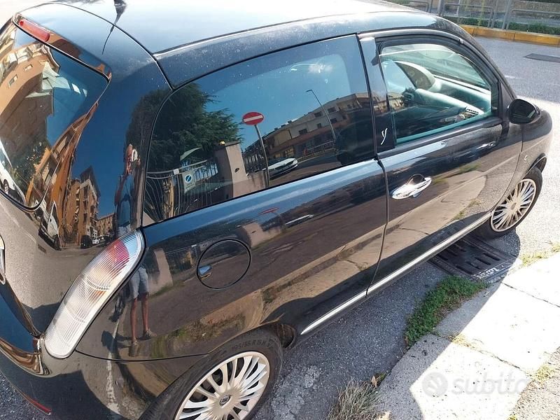 Usata Lancia Ypsilon 77 CV (56 kW) 2007 Nero Utilitaria