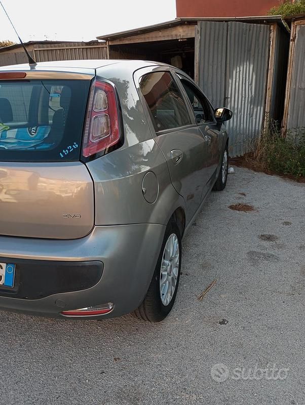 Usata Fiat Punto 77 CV (56 kW) 2010 Grigio Utilitaria