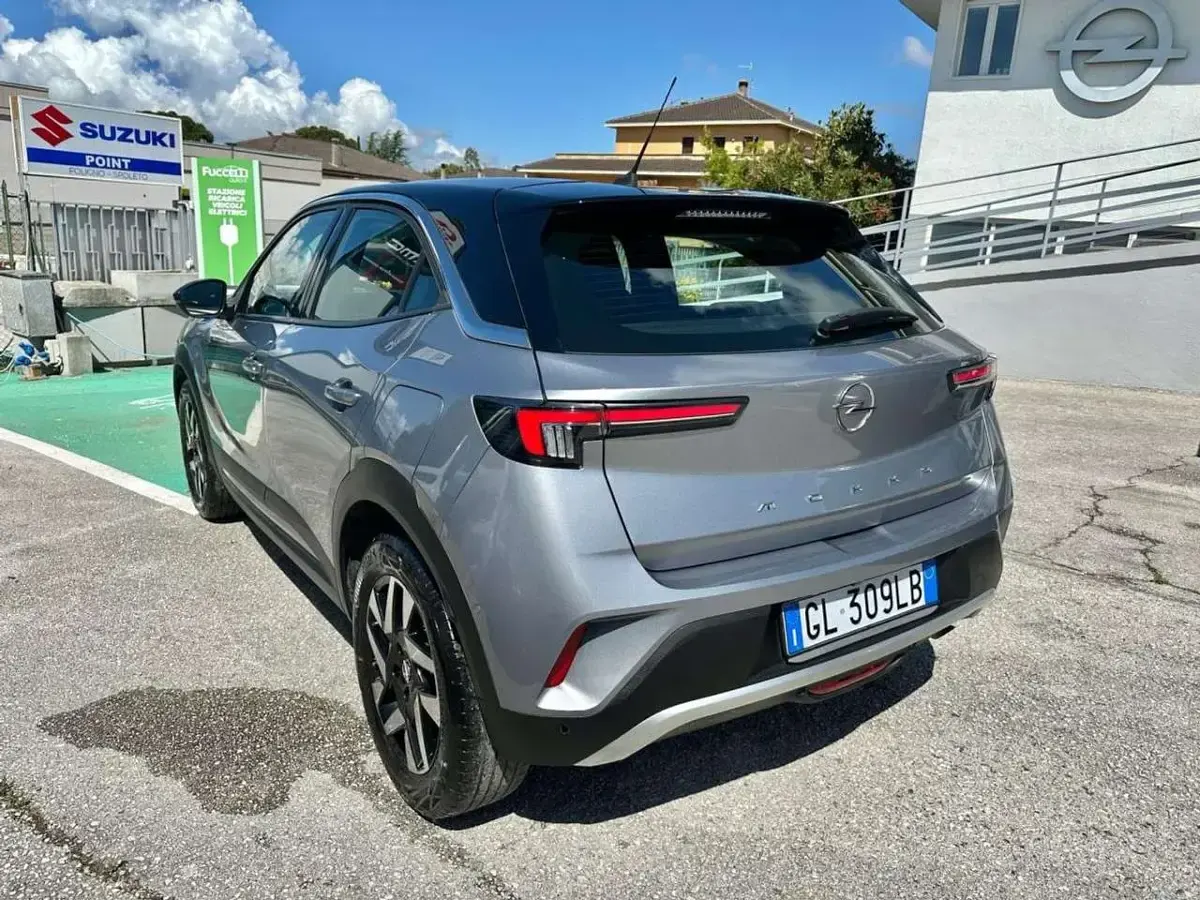 Usata Opel Mokka Elegance 101 CV (74 kW) 2022 Argento SUV
