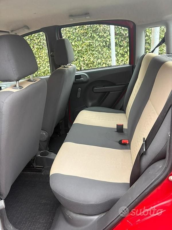 Begagnad Fiat Panda Dynamic 60 HK (44 kW) 2008 Röd Sedan