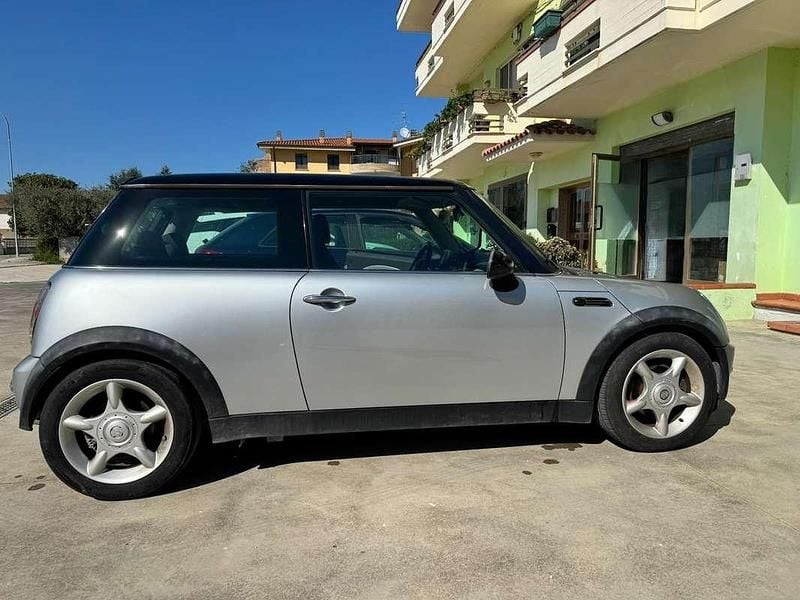 Usata Mini Cooper 116 CV (85 kW) 2004 Argento Utilitaria