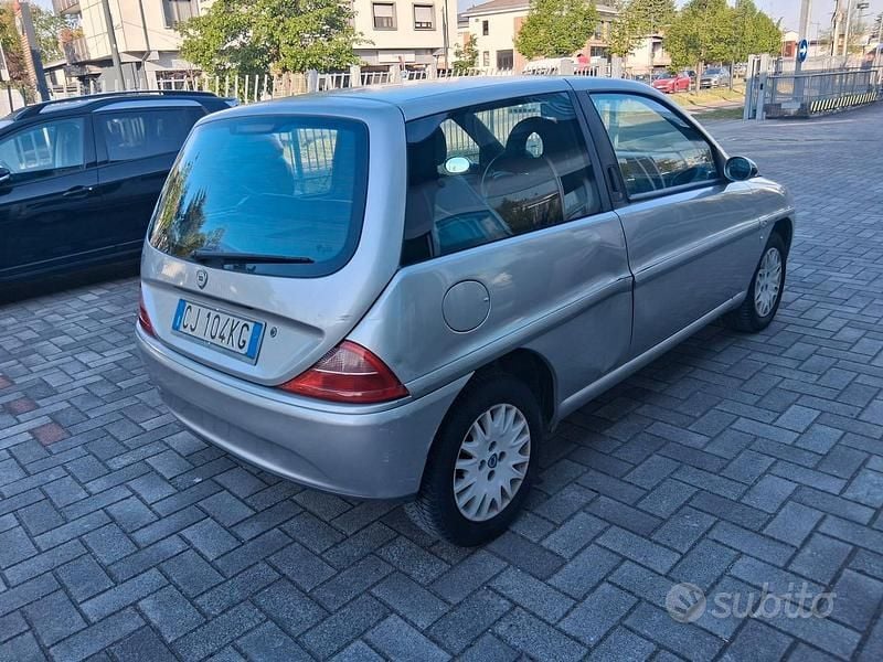 Usata Lancia Ypsilon 60 CV (44 kW) 2003 Utilitaria
