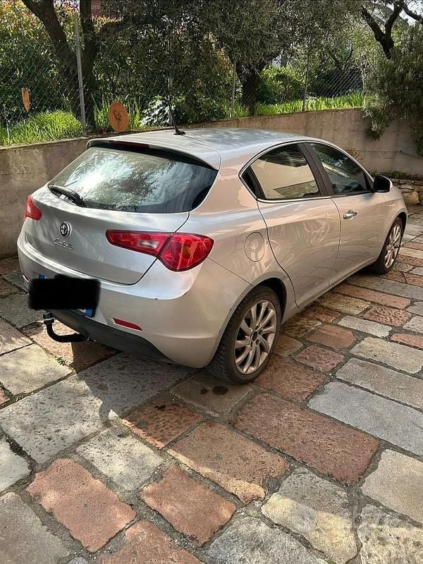 Usata Alfa Romeo Giulietta 105 CV (77 kW) 2015 Grigio Utilitaria