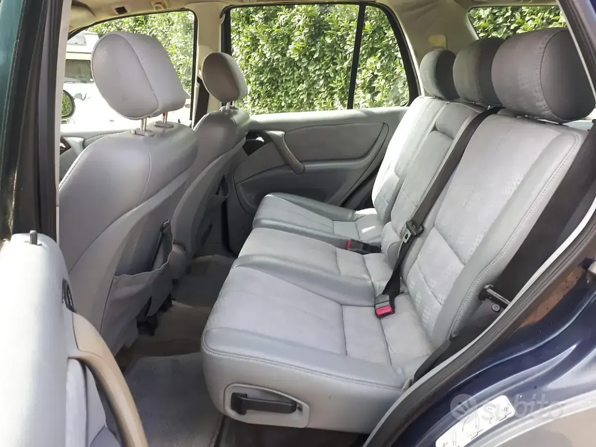 Usata Mercedes ML270 163 CV (119 kW) 2000 Grigio SUV