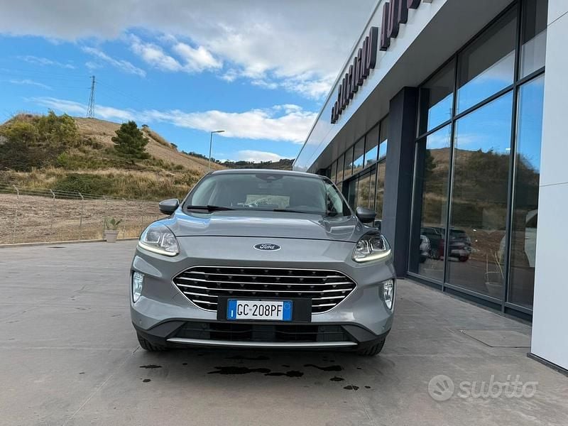 Usata Ford Kuga Titanium 120 CV (88 kW) 2020 Grigio SUV