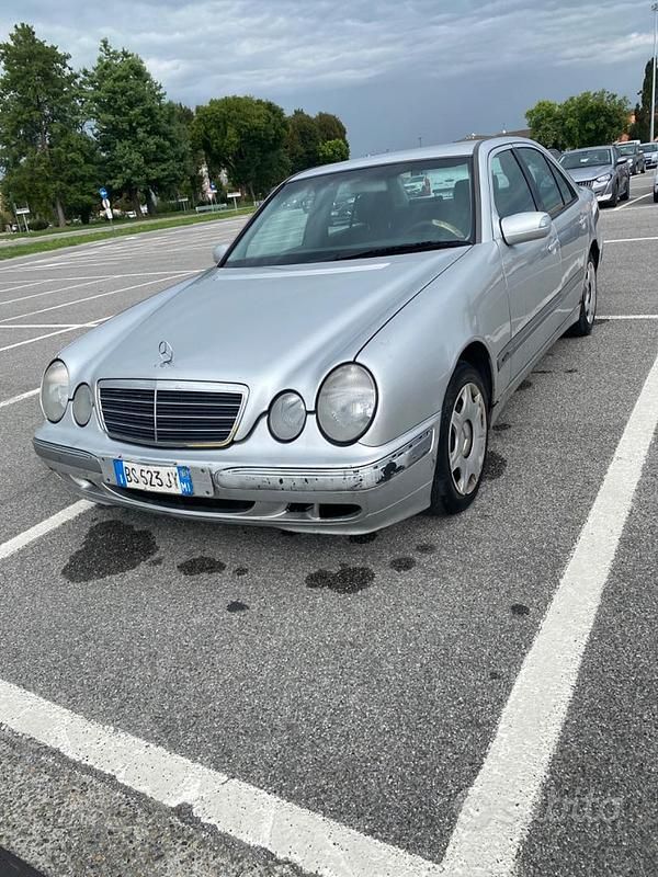 Usata Mercedes E320 2001 Grigio Berlina