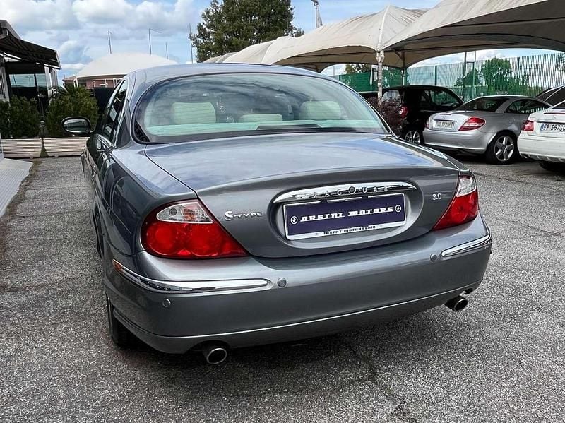 Usata Jaguar S-Type Executive 238 CV (175 kW) 2003 Grigio Berlina