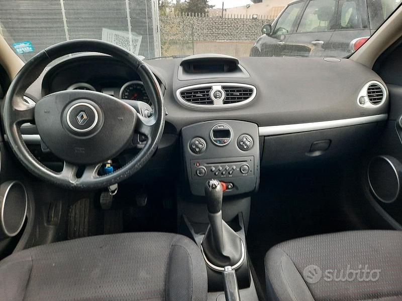 Usata Renault Clio II 74 CV (54 kW) 2006 Grigio Utilitaria