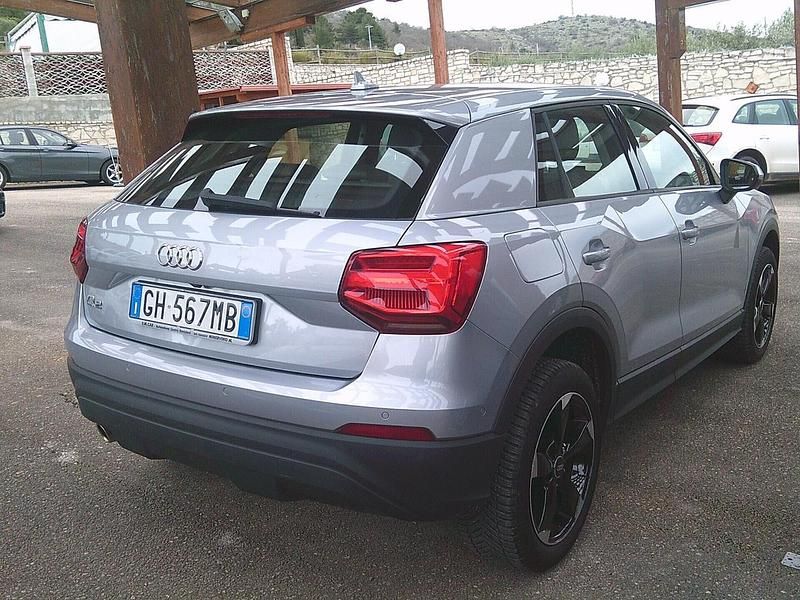 Usata Audi Q2 Sport 115 CV (84 kW) 2018 Argento SUV