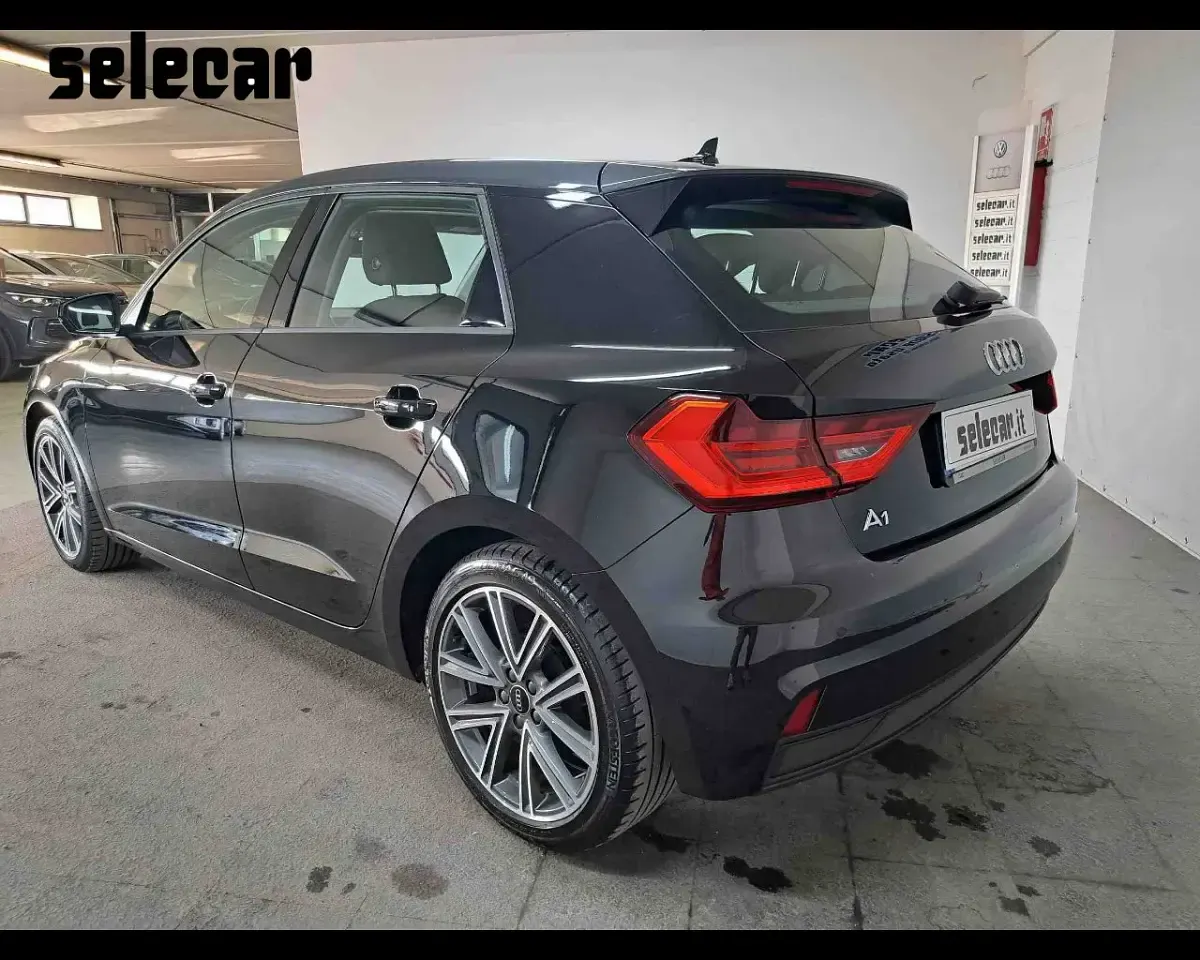 Usata Audi A1 Sportback Ambiente 95 CV (69 kW) 2022 0e nero mito metallizzato Utilitaria
