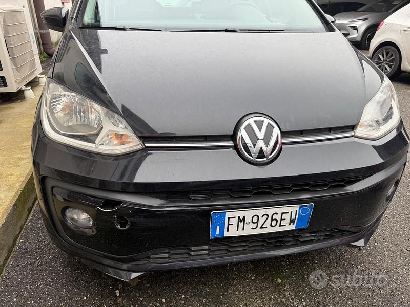 Usata VW up! Move 68 CV (50 kW) 2018 Nero Utilitaria