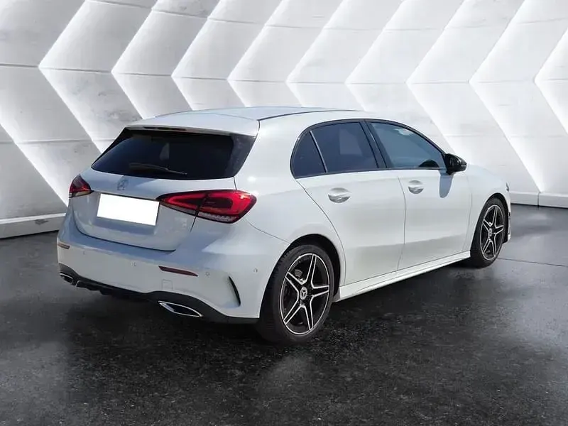 Usata Mercedes A180 Premium 116 CV (85 kW) 2019 Bianco Utilitaria