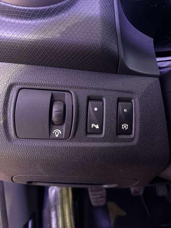 Usata Renault Clio IV 90 CV (66 kW) 2017 Bordeaux Berlina
