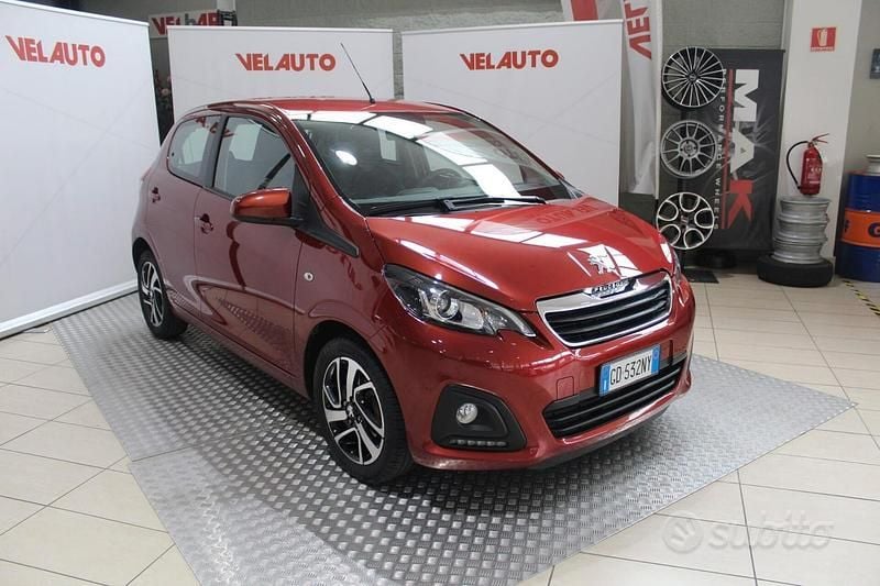 Usata Peugeot 108 Active 72 CV (52 kW) 2021 Rosso Utilitaria