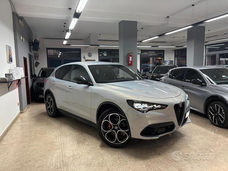 Grigio Usata 2024 Alfa Romeo Stelvio Veloce SUV | 39.900 € (Buon prezzo) - Immagine 1/4