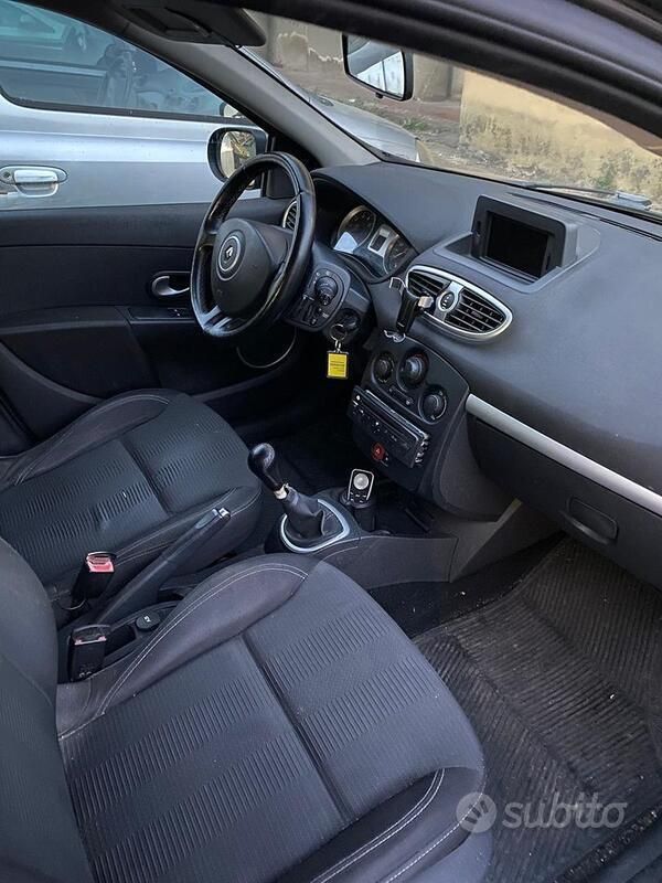 Usata Renault Clio II 75 CV (55 kW) 2010 Grigio Utilitaria