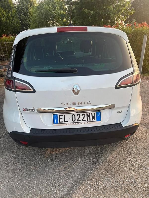 Bianco Usata 2012 Renault Scénic Monovolume | 4700 € - Immagine 1/4