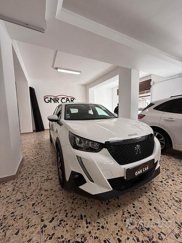 Usata Peugeot 2008 Active 110 CV (80 kW) 2021 Bianco SUV
