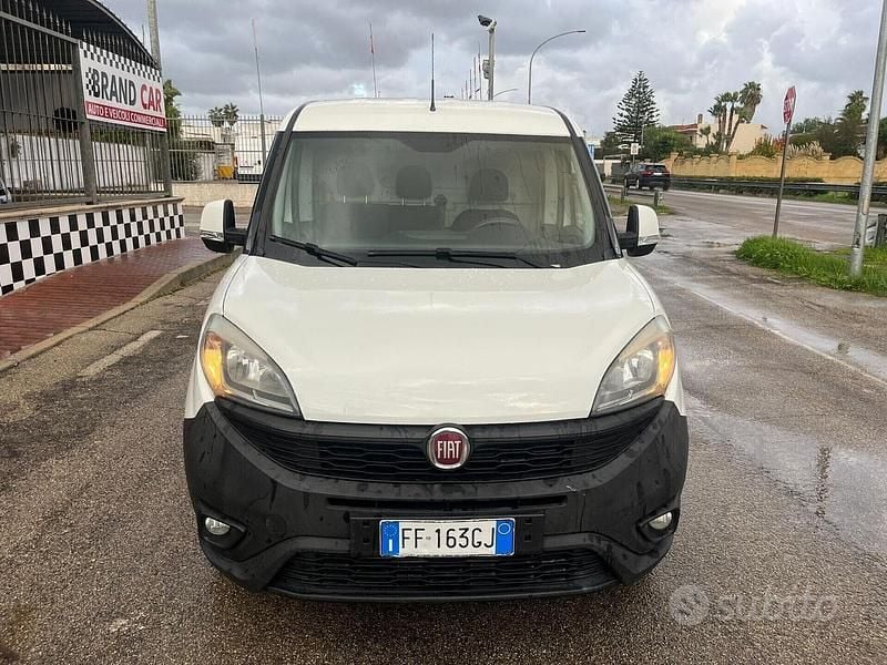 Usata Fiat Doblò 104 CV (76 kW) 2016 Bianco Monovolume