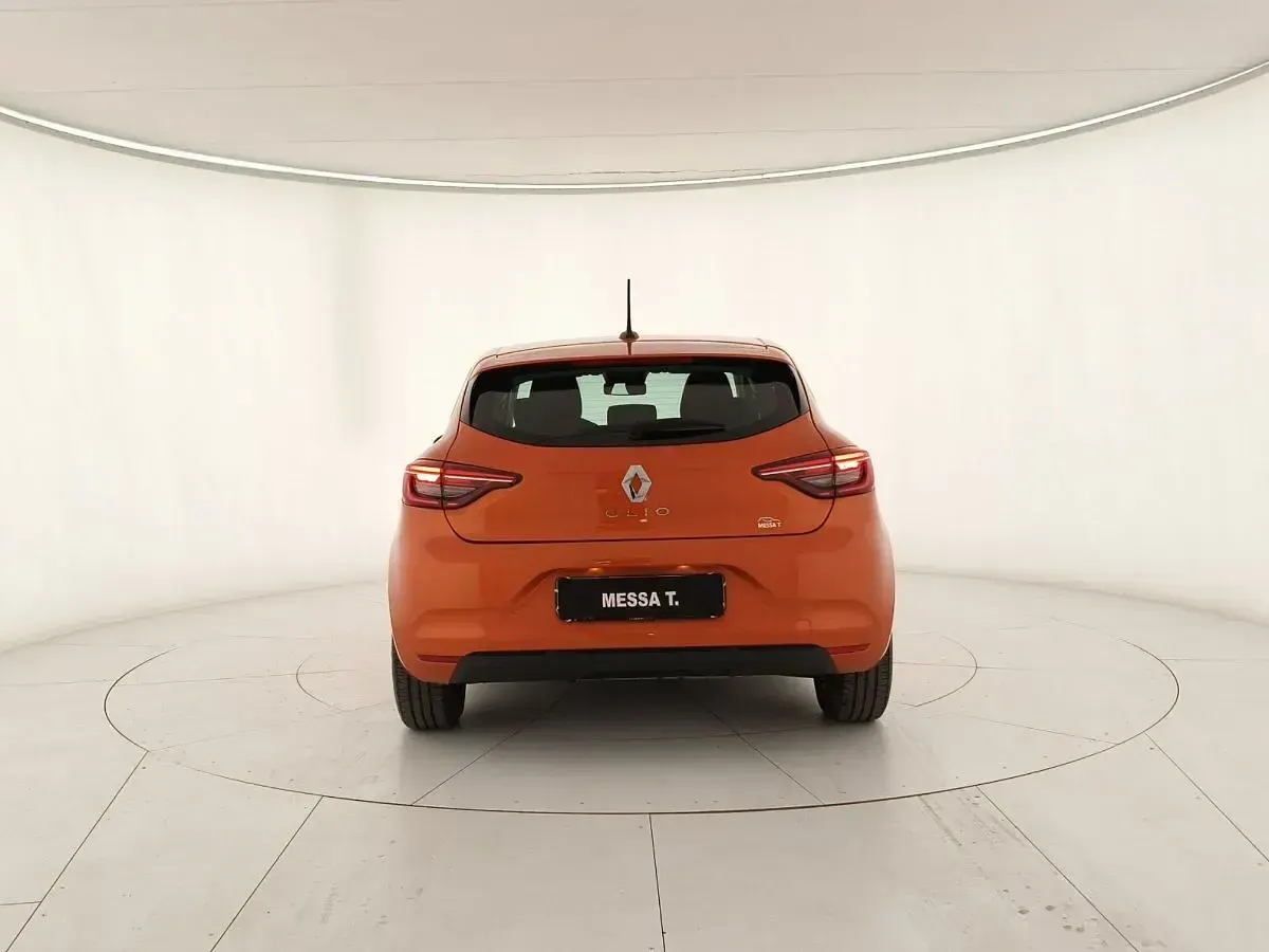 Usata Renault Clio Equilibre 91 CV (66 kW) 2023 Arancione Utilitaria