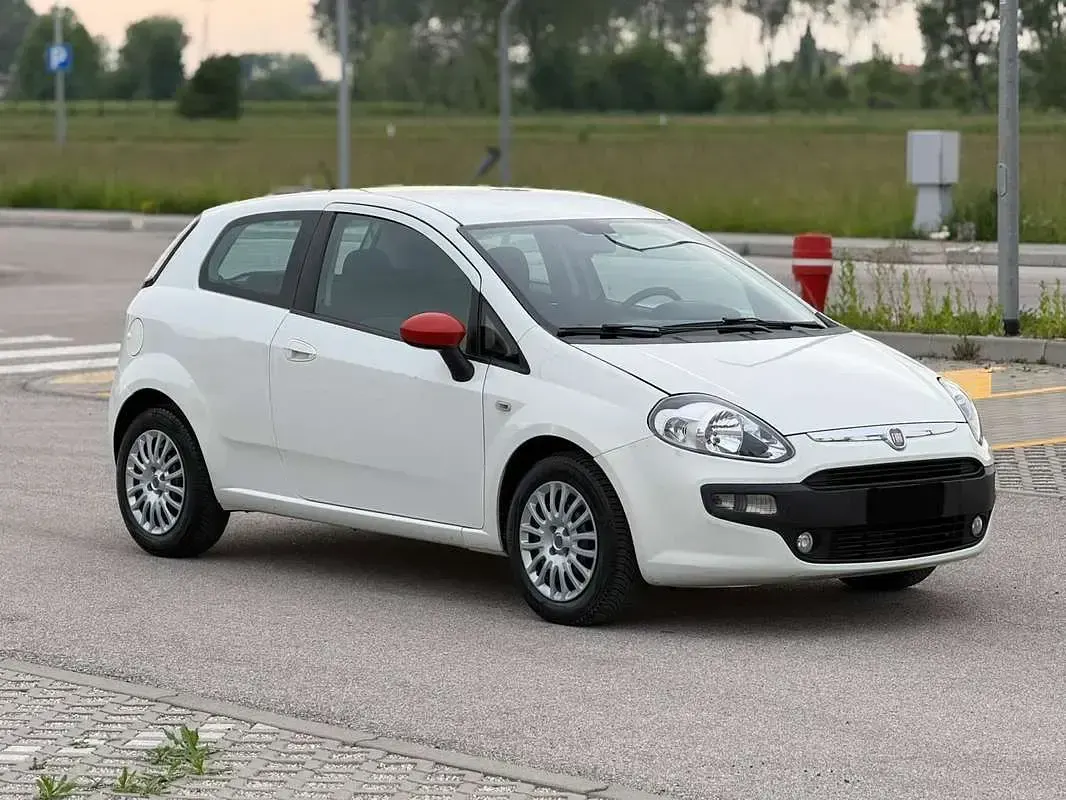 Usata Fiat Punto Evo Dynamic 75 CV (55 kW) 2012 Bianco Utilitaria
