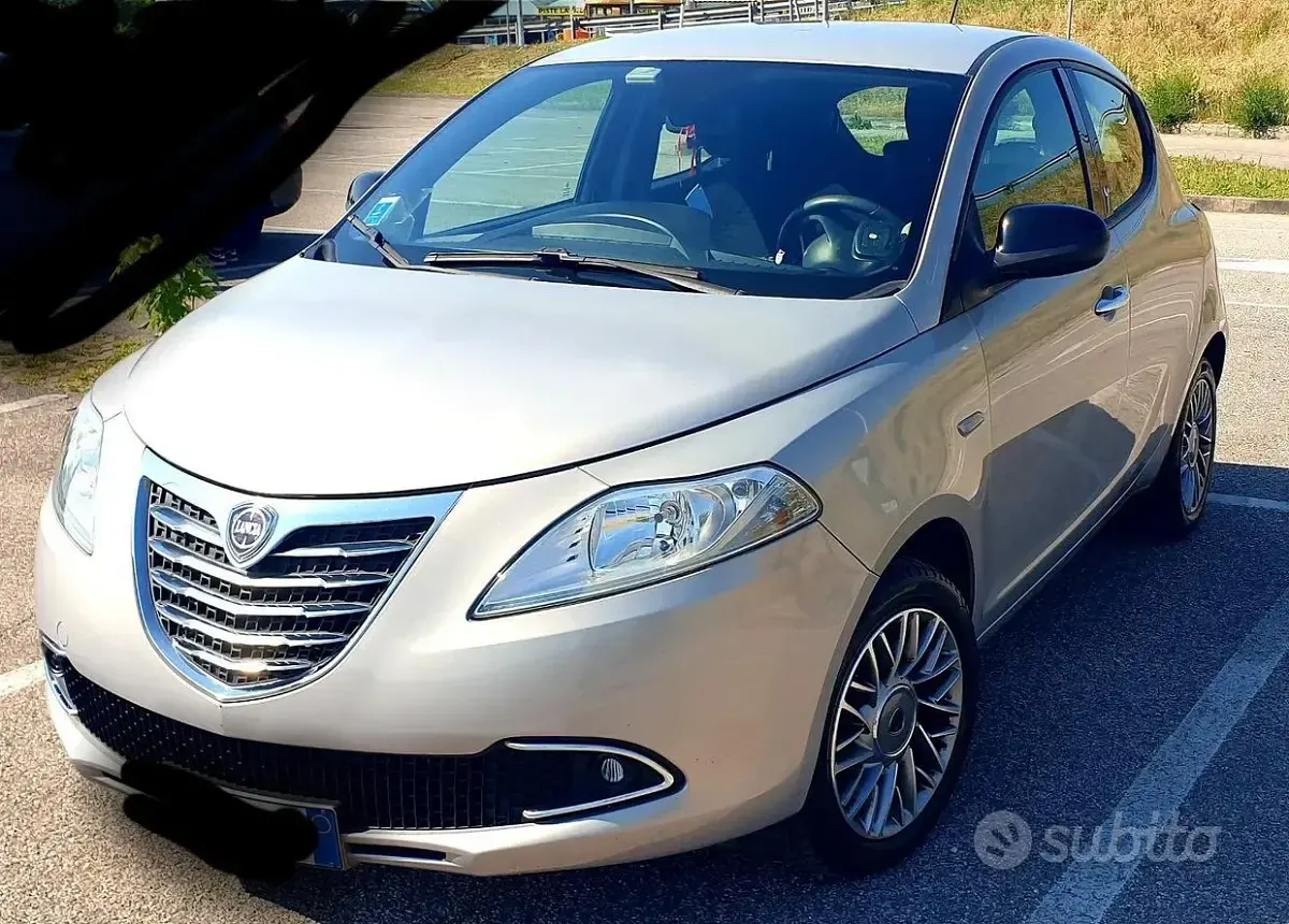 Usata Lancia Ypsilon Platinum 69 CV (50 kW) 2013 Grigio Utilitaria