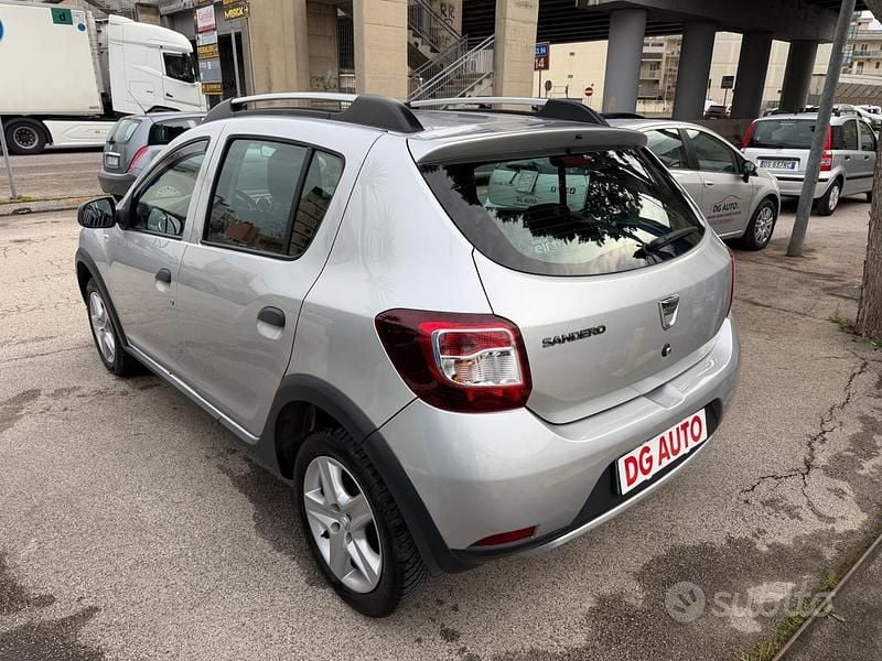 Usata Dacia Sandero Stepway 90 CV (66 kW) 2016 Grigio Berlina