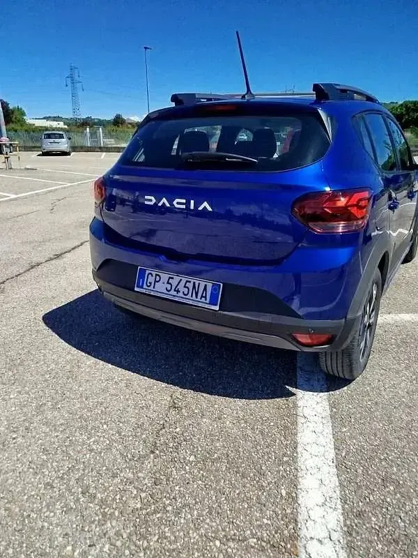 Usata Dacia Sandero Essentiel 101 CV (74 kW) 2023 Blu/azzurro Berlina