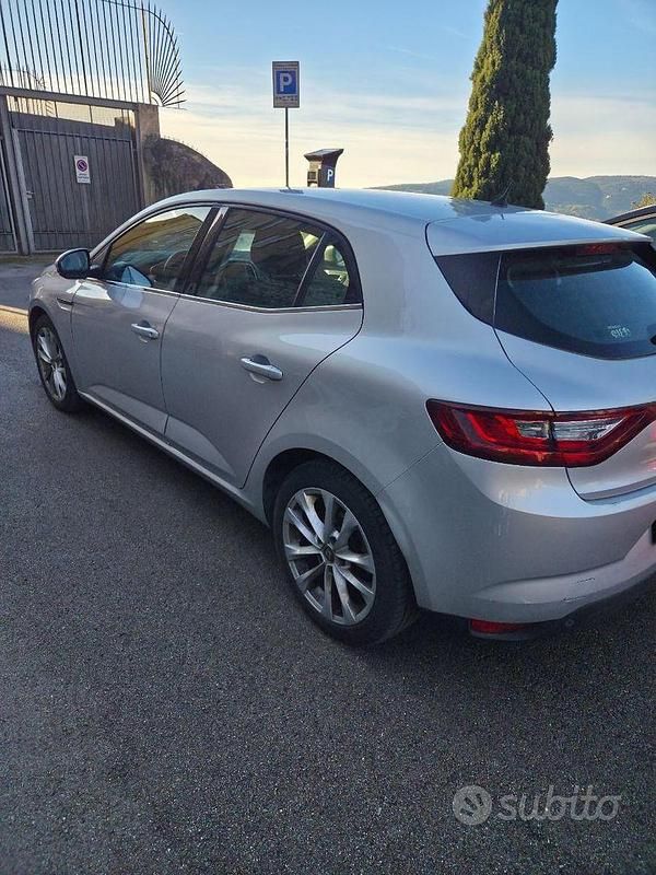 Usata Renault Mégane IV 110 CV (80 kW) 2016 Grigio Berlina