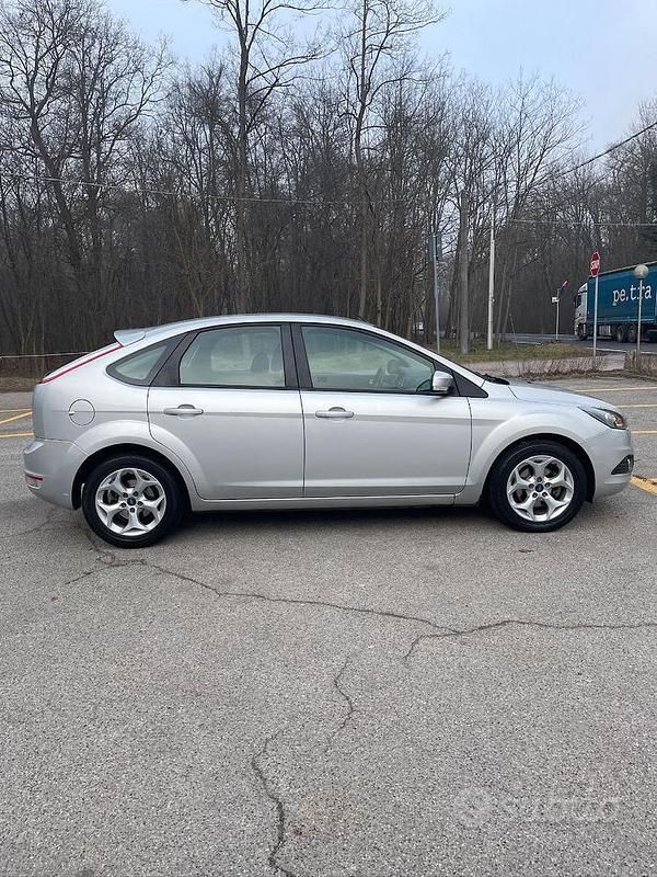 Usata Ford Focus Titanium 109 CV (80 kW) 2011 Grigio Berlina