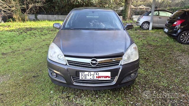 Usata Opel Astra Cosmo 110 CV (80 kW) 2009 Grigio Berlina
