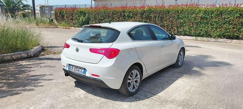 Usata 2013 Alfa Romeo Giulietta Business Due volumi | 4700 € (Ottimo prezzo) - Immagine 1/4