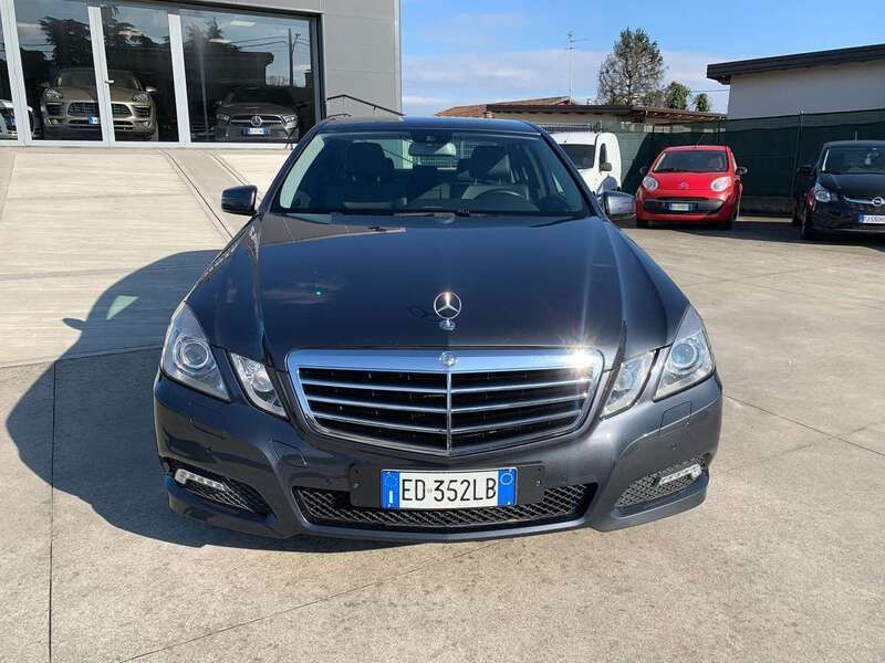 Usata Mercedes E250 Avantgarde 204 CV (150 kW) 2009 Grigio Berlina