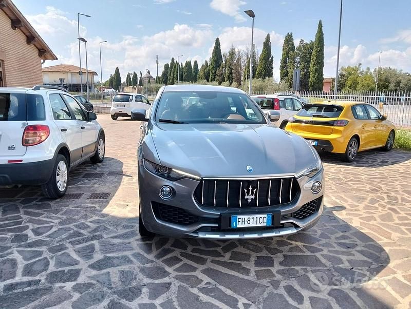 Usata Maserati Levante 275 CV (202 kW) 2017 Grigio SUV