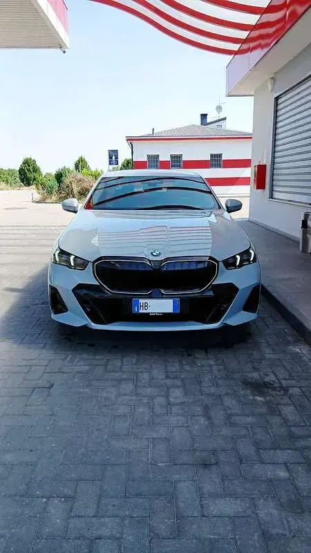 Usata BMW 520 M Sport 197 CV (144 kW) 2024 Grigio Berlina