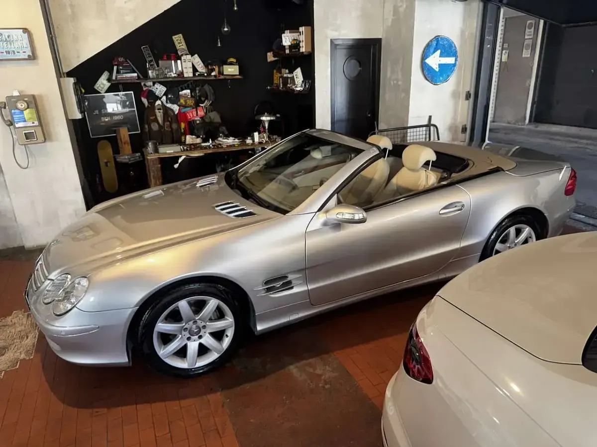 Usata Mercedes SL350 245 CV (180 kW) 2005 Argento Cabrio