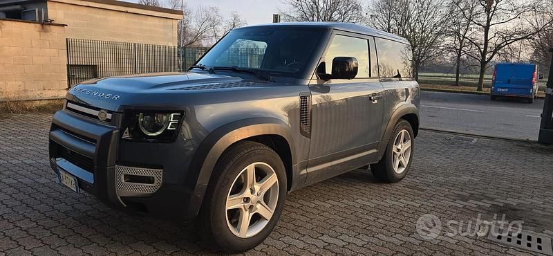 Usata Land Rover Defender 90 CV (66 kW) 2023 Blu Station wagon