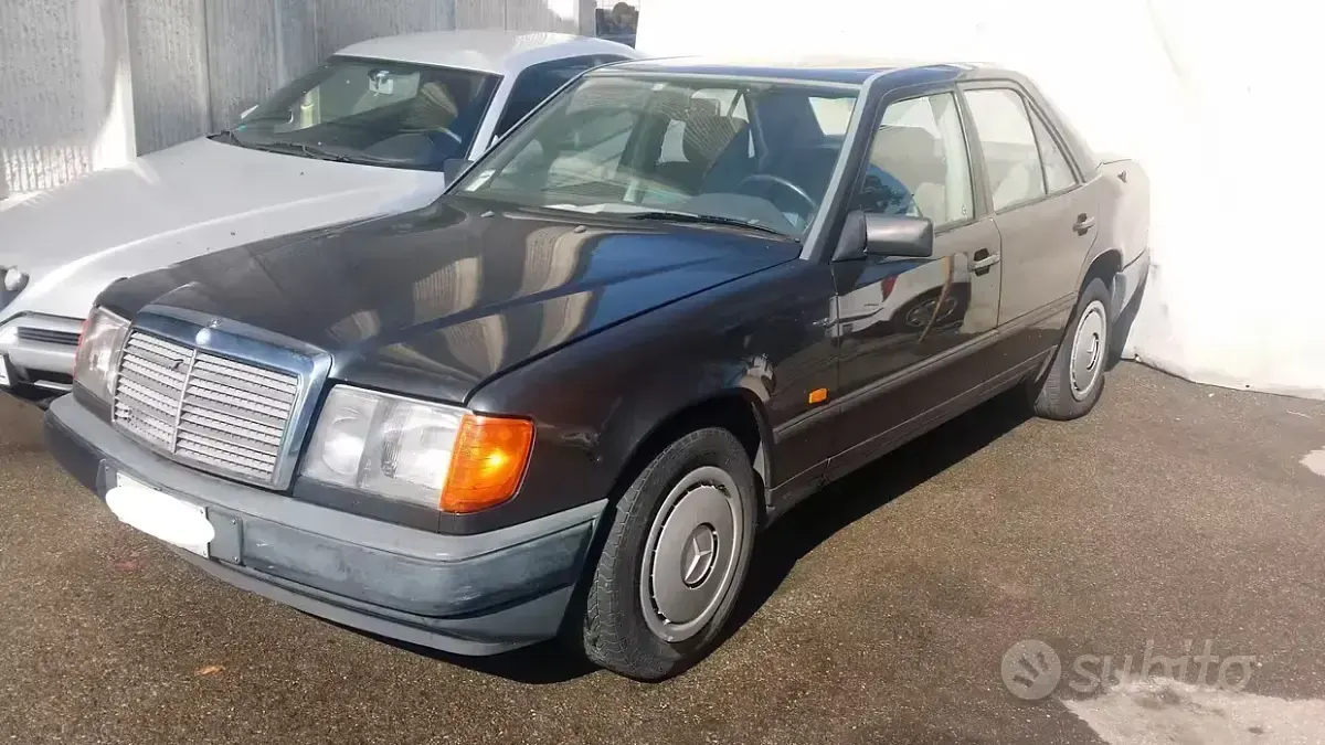 Usata Mercedes 190 105 CV (77 kW) 1988 Grigio Berlina