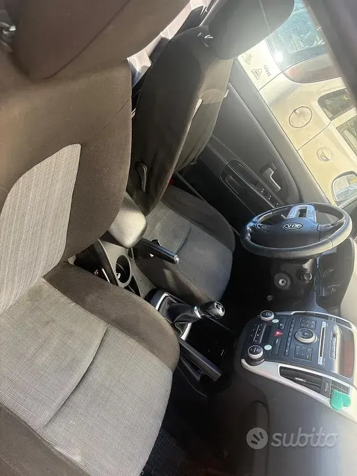 Usata Kia Carens 2015 Nero Monovolume