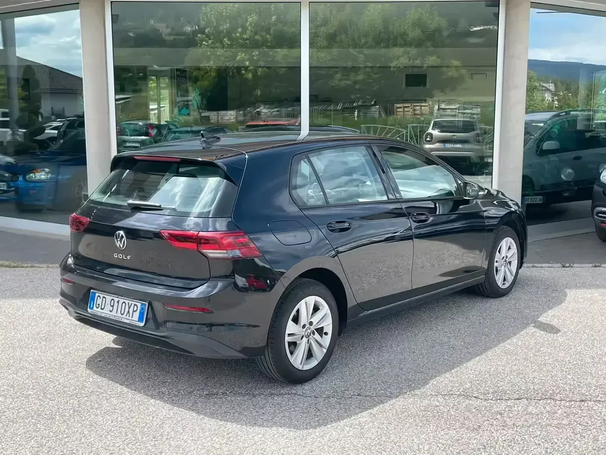 Usata VW Golf VII Life 116 CV (85 kW) 2021 Nero Utilitaria