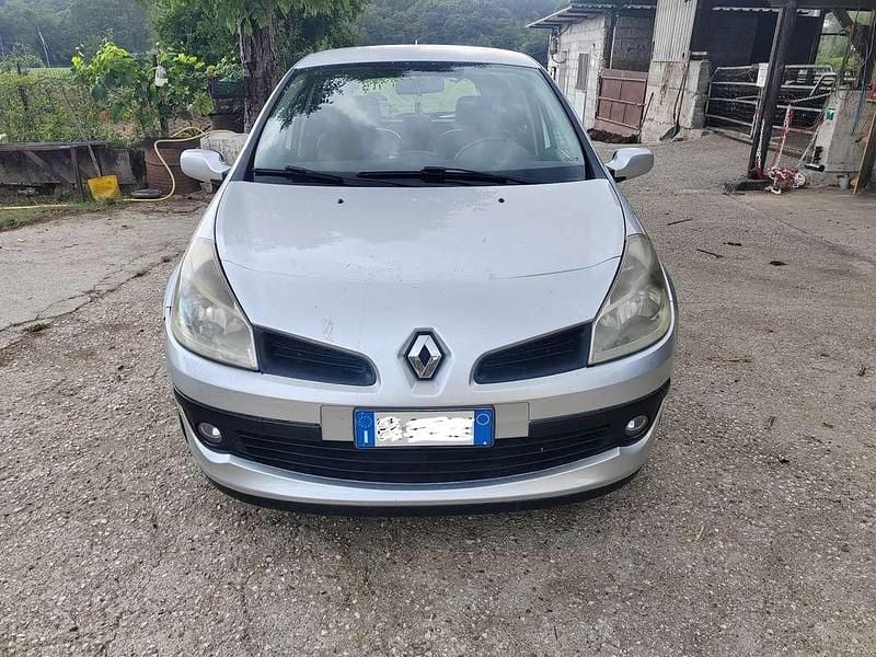 Grigio Usata 2007 Renault Clio II LE Berlina | 2000 € (Super prezzo) - Immagine 1/4