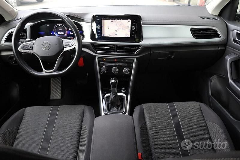 Usata VW T-Roc R-line 150 CV (110 kW) 2024 Ravenna blue / metallizzato SUV