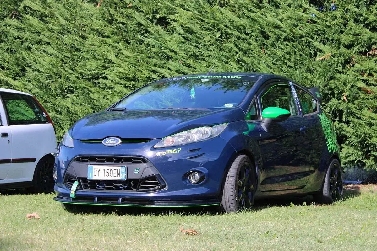 Usata Ford Fiesta 82 CV (60 kW) 2009 Bluazzurro Berlina