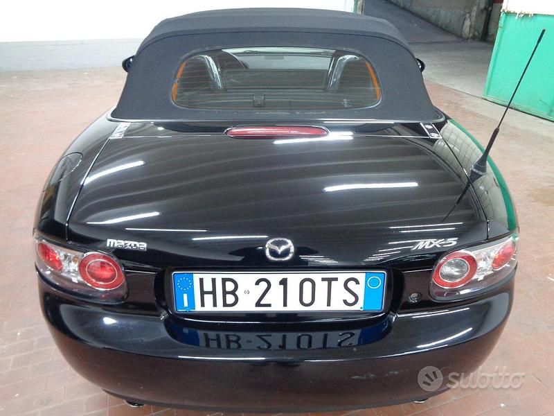 Usata Mazda MX5 126 CV (92 kW) 2006 Nero Cabrio