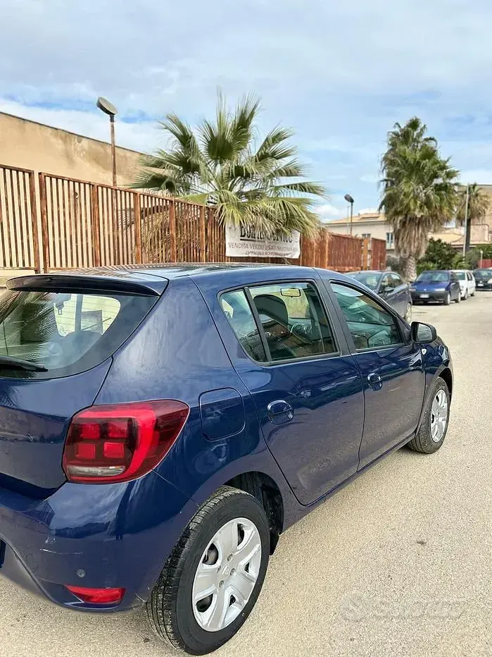 Usata Dacia Sandero Acces 90 CV (66 kW) 2019 Blu Berlina