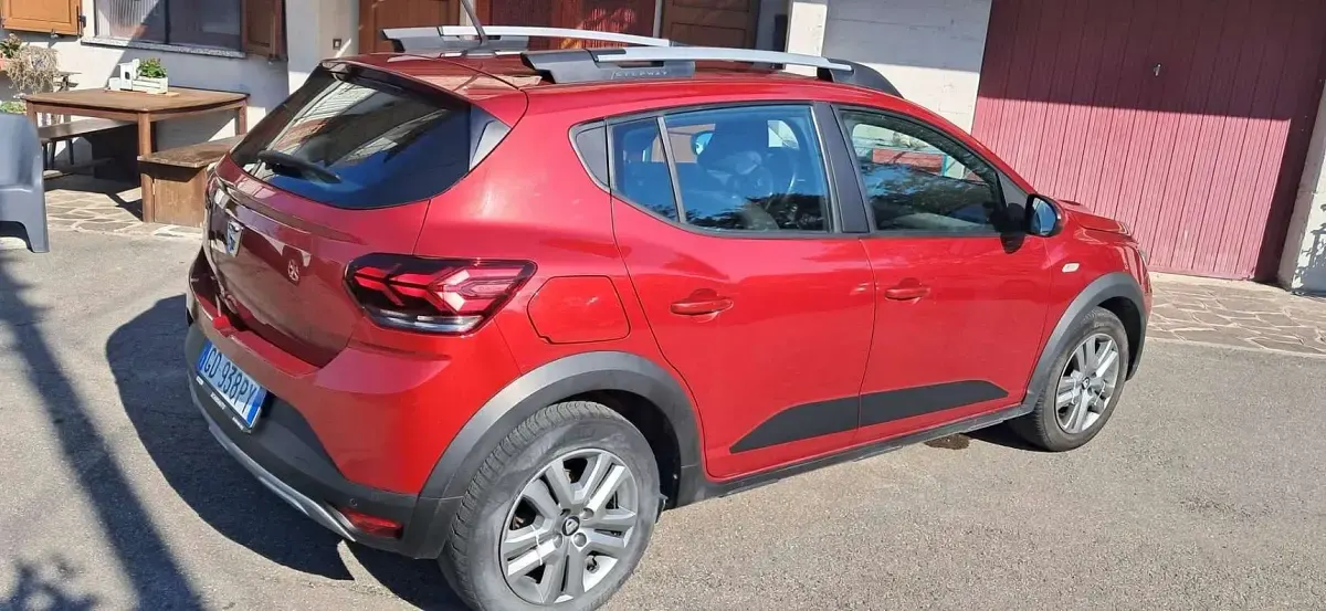 Usata Dacia Sandero Comfort 101 CV (74 kW) 2021 Rosso Berlina