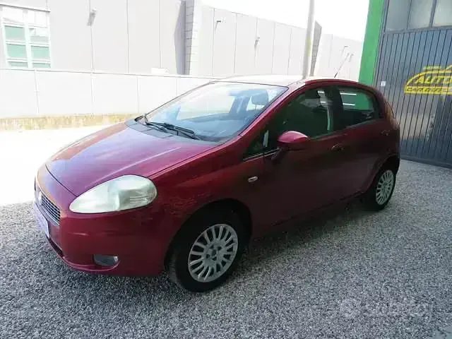 Usata Fiat Grande Punto Dynamic 77 CV (56 kW) 2009 Rosso Utilitaria