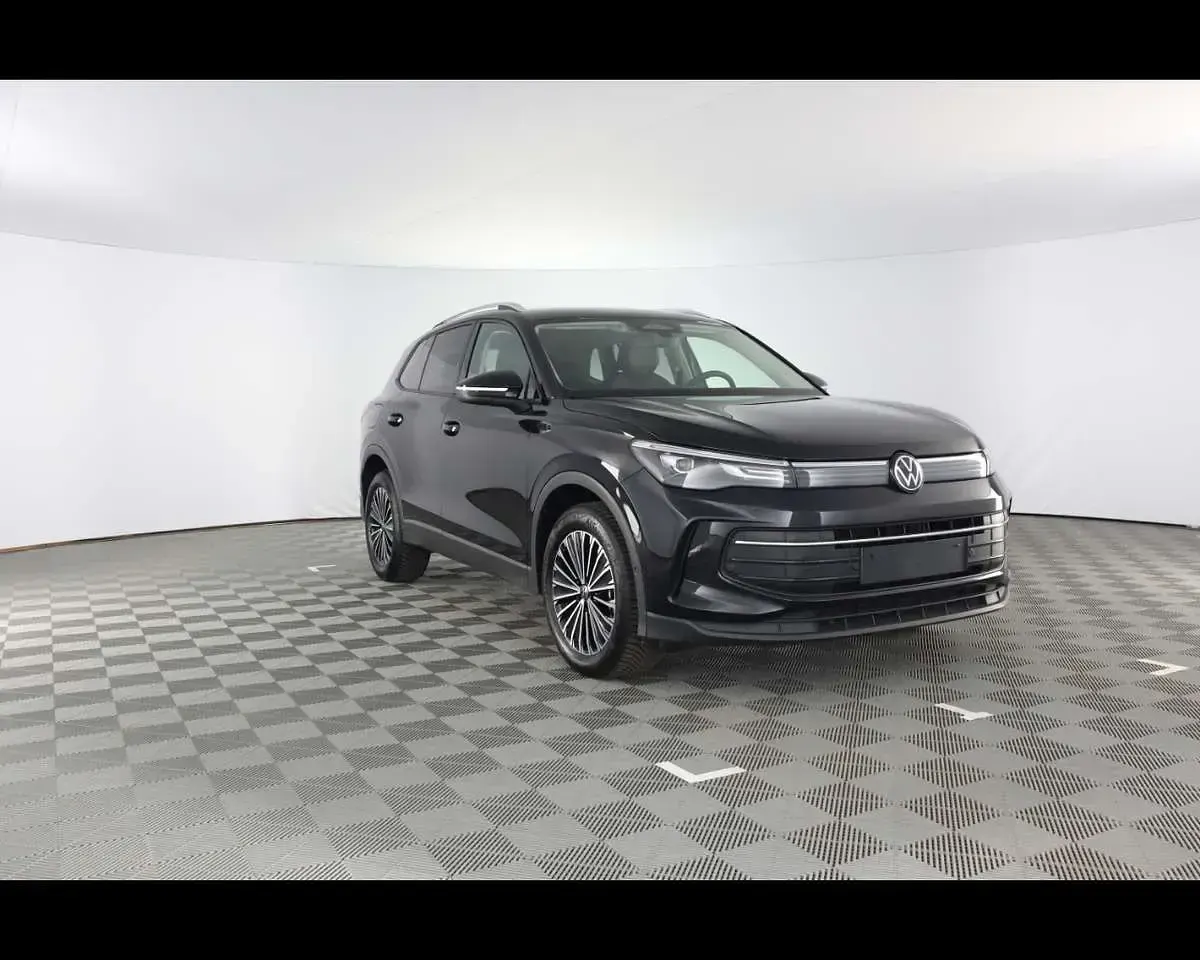 Usata VW Tiguan Life 150 CV (110 kW) 2024 Nero / metallizzato SUV
