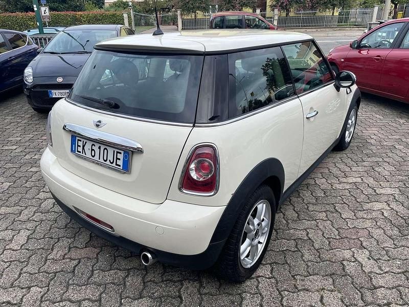 Usata Mini One D 90 CV (66 kW) 2012 Beige Utilitaria