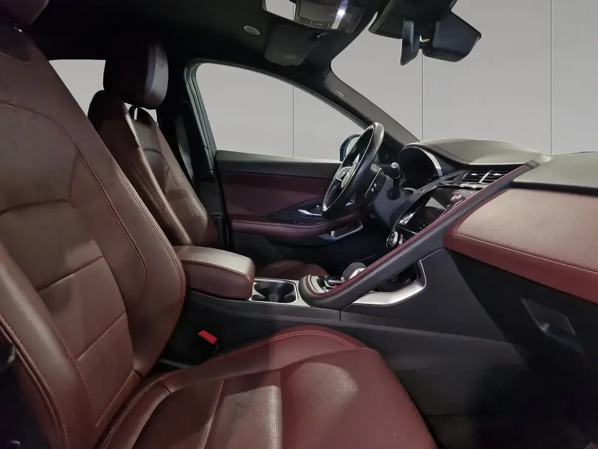 Usata Jaguar E-Pace R-Dynamic 163 CV (119 kW) 2022 Fuji white SUV